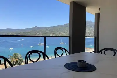 Image de Appartement de luxe avec pieds dans l'eau