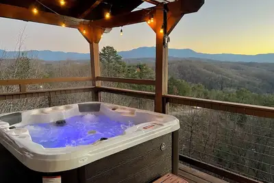 Image de Huge Amazing Mtn Views! Great Location! Game Room! Hot Tub, Spacious! Privacy!