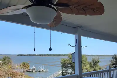 Image de Quiet Nature & Sunset Water Views. \nHave a Folly Great Time!