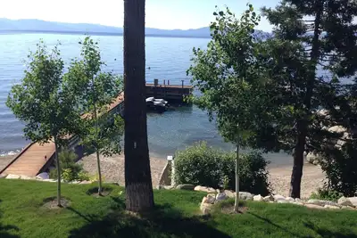 Image de Exquisite lake house! Private Beach, Boat Dock, Lake, Skiing, Casinos, Views!