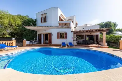 Image de Villa 5 Schlafzimmer, Priv. Pool, Strand- und Zentrumsnah