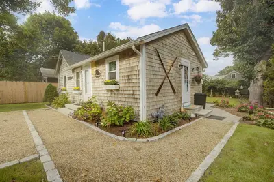 Image de Just 1/2 Mile Walk to the Beach! ! Ac, Fire Pit, Patio, Outdoor Shower and Linens