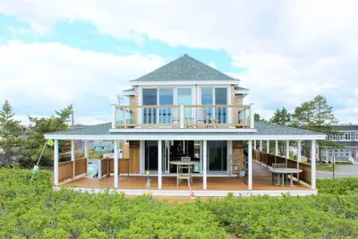 Image de Camp46 | Luxury | Oceanfront | Plum Island Cottage