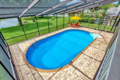 Image de The Oak house. Heated Pool. Waterfront. Fire pit. Swings