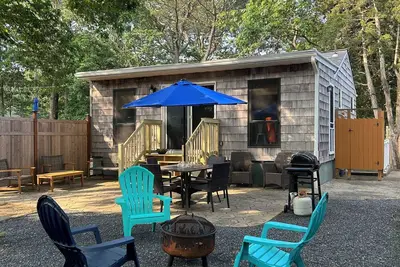 Image de Contemporary Beach Cottage - Walk to Bay, Minutes from Ocean