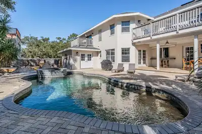 Image de 5b Resort Style Pool Home! Tiki Hut, 1 mile to Popular Beach -Tropical Paradise!