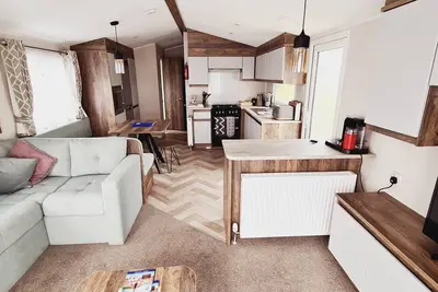 Image de Dorset - Freshwater Beach Holiday Home. . . with its own private beach!