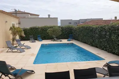 Image de Villa avec piscine privée et salle de jeux proche des Plages.