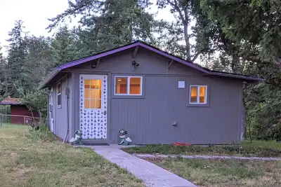 Image de Charming Guest Cottage in the Country