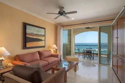 Image de Located on the pristine Medano beach