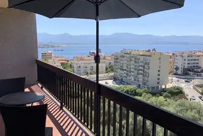 Image de Appartement en centre-ville, vue mer, proche port et gares routière, ferroviaire