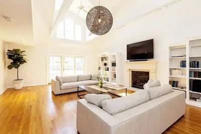 Image de Southampton Dream Home | Relax | Open Heated Pool