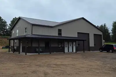 Image de 2 Bedroom apartment upstairs with laundry.