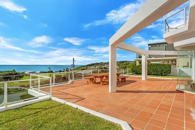 Image de Sun, Sand, Beachside house with magical views.