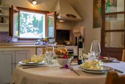 Image de Appartement de style toscan avec piscine près de la mer