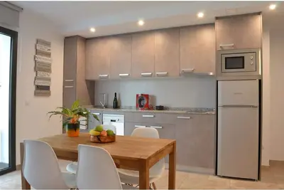 Image de 2. 2 New in center Roses with Wi-Fi, Ac and Tv sat at 60 m Mar