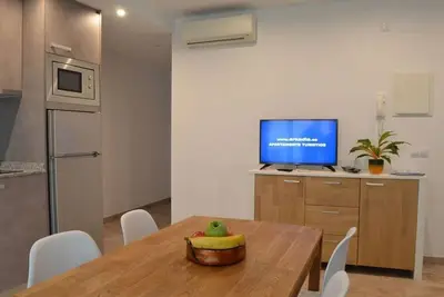 Image de 1. 1 New in center Roses with Wi-Fi, Ac and Tv sat at 60 m Mar