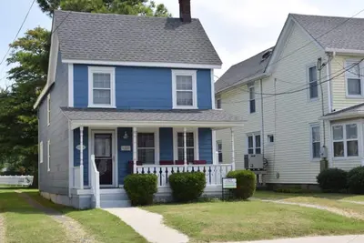 Image de Moon Dreams Cottage | Downtown Chincoteague Gem w/ Porch, Walk to Shops