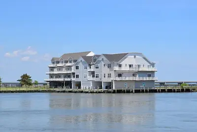 Image de No Egrets | 2br Waterfront Townhome w/ Shared Deepwater Dock & Bay Views