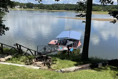 Image de Enjoy the lake while still close to all Cullman has to offer!