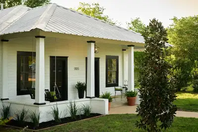 Image de Hill Country Hickory House-Walk to Llano River & Downtown-Free Gym Access