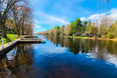 Image de Washago Waterfront : Hot Tub, Sauna, Atv/Snowmobile Access, Fishing Paradise