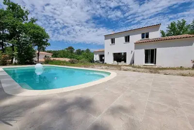 Image de Superbe villa avec piscine 4 chambres, 5 mn Village Valbonne, 20mn plages