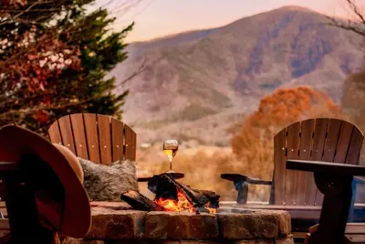 Image de Spacious 4000sf valley home w/ fire pit & theater