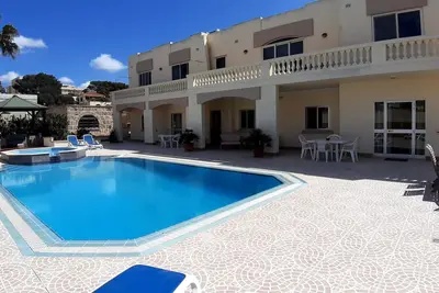 Image de Spacious 2 bedroom sleep 5, swimming pool, Ac/WiFi