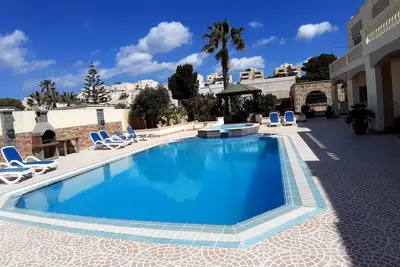 Image de Comfortable, 1 bedroom apt sleep 2/3 persons with Ac, swimming pool, & Wi-Fi.