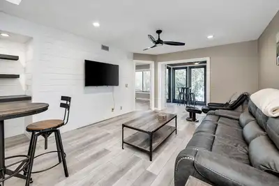 Image de Located in Sea Palms West. Convenient to all the island has to offer.