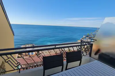 Image de Appartement climatisé de standing 4 personnes, face à la mer devant la plage