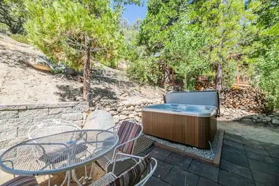 Image de Moonlight Shores Lakefront -Big Bear View Cabin, Hot Tub, Fireplace, Bbq