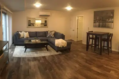 Image de ❤️ 🏙 The View-Stylish Interior- Min to downtwn 🌃 ❤️