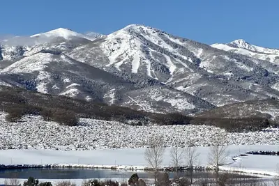 Image de Park City House on 10 acres with four outdoor decks, Close to 2 ski resorts and