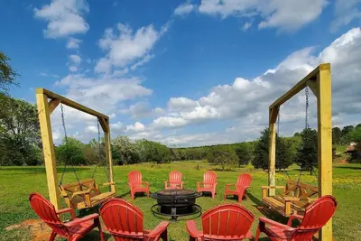 Image de Camels, Red Cabin and more! Kaleidoscope Ranch