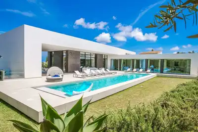Casa Perla  Exceptional luxury villa for 10 guests with WiFi, heated  pool A/C