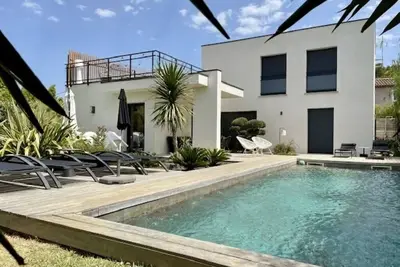 Image de Villa Moderne - 6p - piscine chauffée de Mai à Sept - proche du port du Brusc