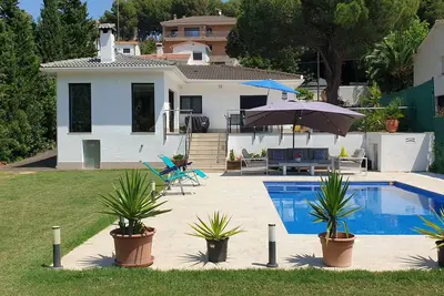 Image de Maison moderne piscine privée 4kms des plages