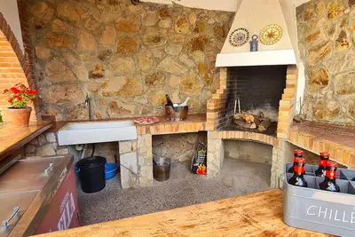 Image de Maison confortable avec grand jardin et piscine