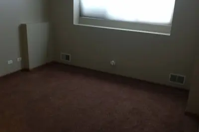 Image de Dawson Mill Village is a great 2 bedroom Townhome 2 car garage English basement,