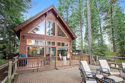 Image de Two-Story Golf Course Home w/ WiFi, Deck, Fireplace, Shared Hot Tub/Pool/Sauna