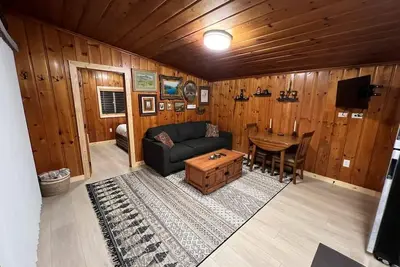 Image de Rustic 1 bd, 1 ba Cabin at Waitts Lake Resort!