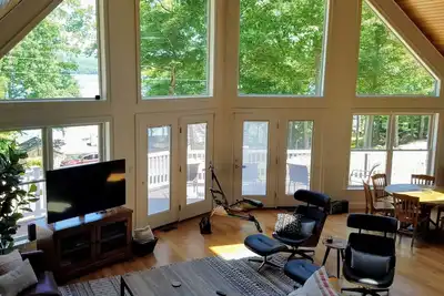 Image de All season retreat waterfront chalet