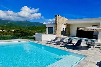Image de Villa Iena Vue Mer Exceptionnelle Grande Piscine Prestations De Standing