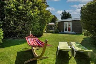 Image de Kleine Horizon 100 atmospheric holiday bungalow with garden and privacy