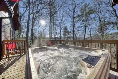 Image de Blue Moon Cabin - Fast Internet, Hot Tub, in the mountains!