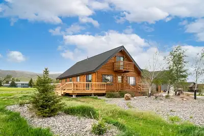 Image de Mountain Tee - Cozy Log Home In Ennis Just Minutes From the Madison River!