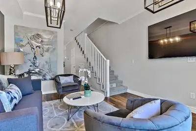 Image de ⭐⭐⭐⭐⭐The  Valhalla  by Samsara Private Entry Panorama Top View 2br 2bth