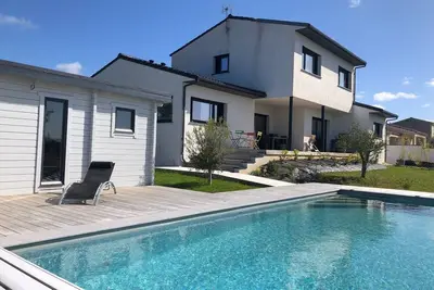 Image de Modern villa with heated pool